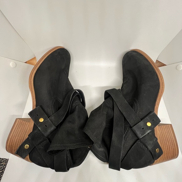 Ugg Black Elora Boots Leather Women’s Size 11 - Picture 8 of 10